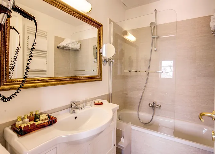 Affittacamere Eitch Borromini Palazzo Pamphilj 4*